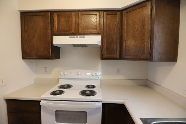 Building Photo - 2 bed 1 Bath townhouse