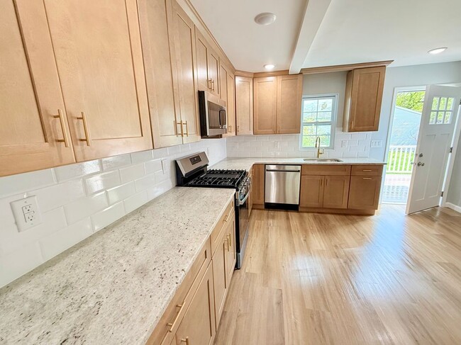 Foto del edificio - 13 Roosevelt Ave