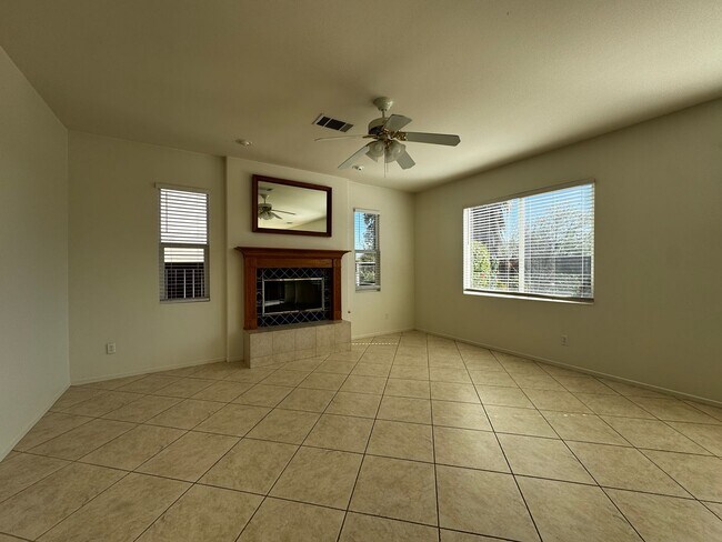Foto del edificio - Spacious 4 bedroom in Murrieta for rent!