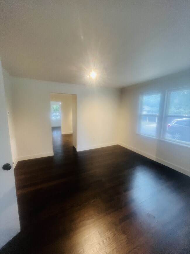 Foto del edificio - 1148 N Kentucky Ave