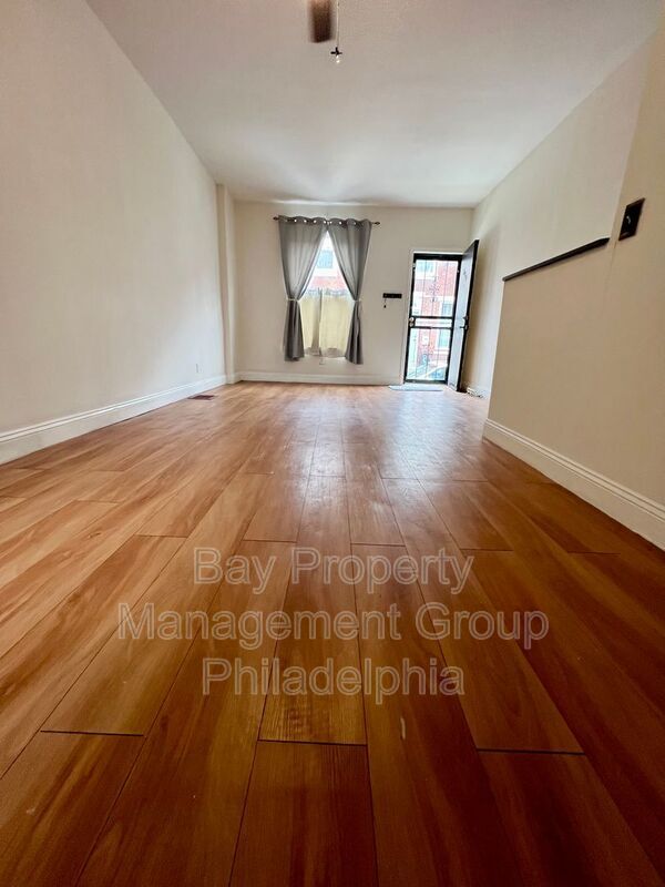 Foto del edificio - 824 Winton St