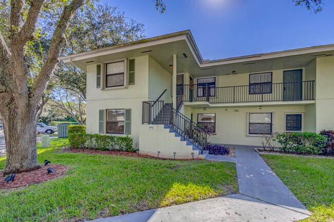 Building Photo - 601 Sabal Ridge Cir