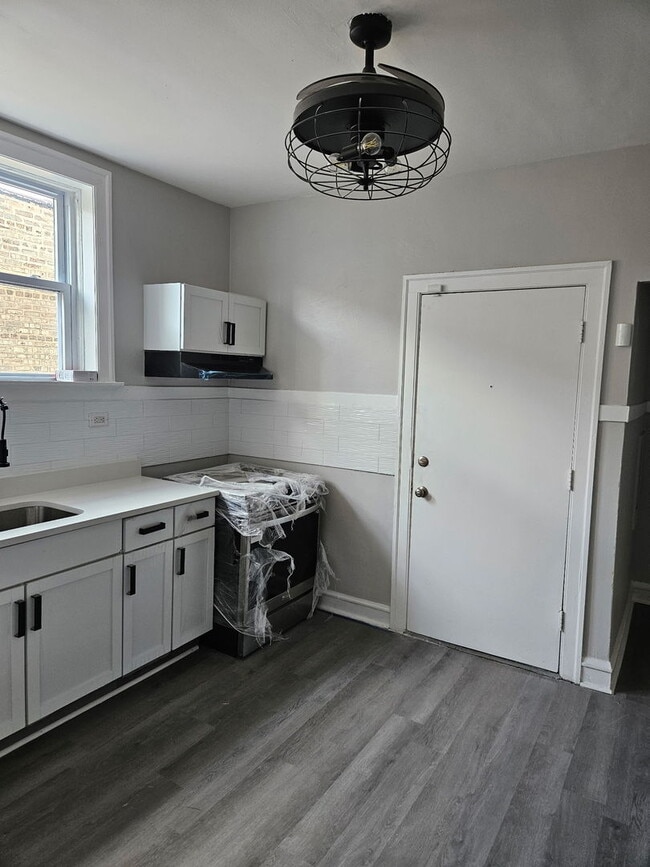 Building Photo - 8309 S Throop St