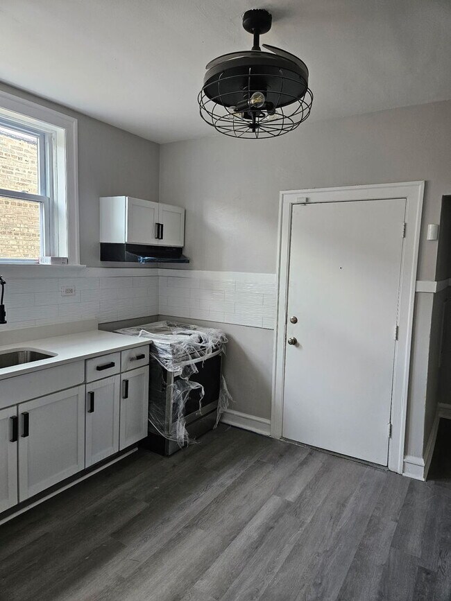 Foto del edificio - 8309 S Throop St