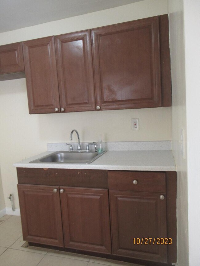 Foto del edificio - 2325 Madison St