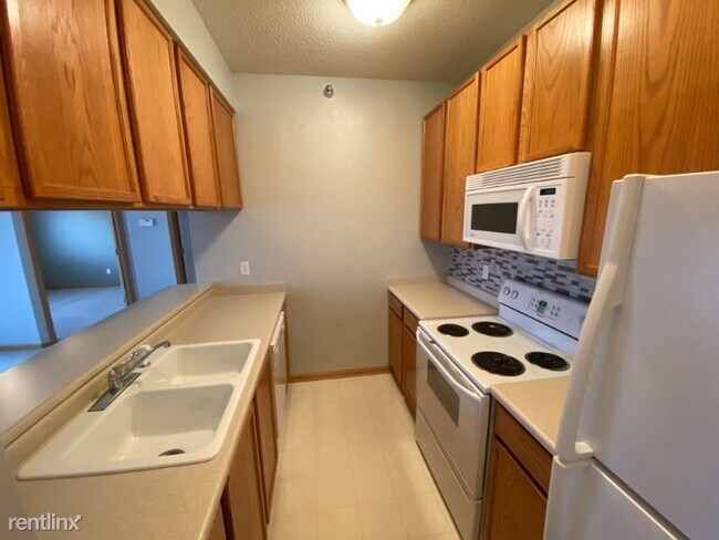 Building Photo - 2 br, 2 bath Condo - 1380 SE Florence Dr 4...