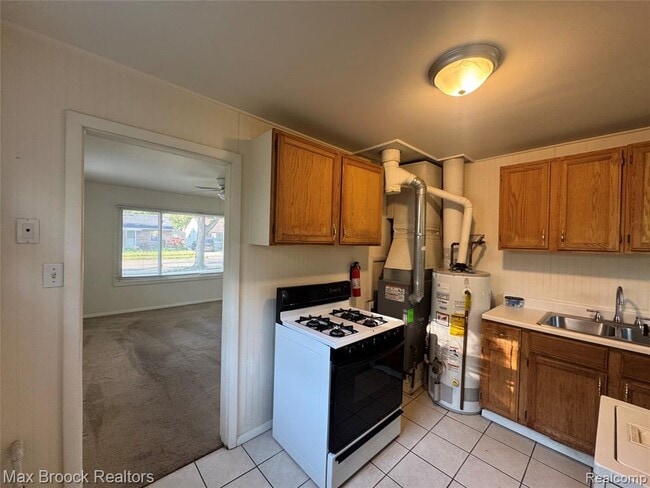 Building Photo - 1561 E Meyers Ave