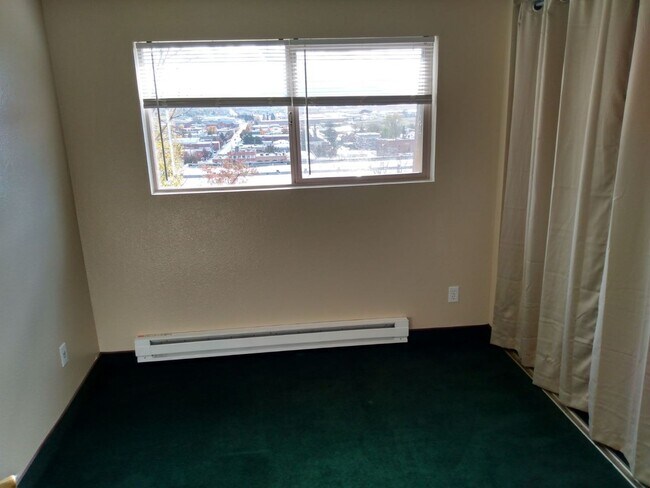 Foto del edificio - 2 bedroom 1 bathroom upstairs apartment - Granvue Apartments,