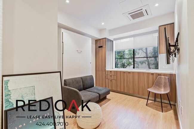 Foto del edificio - 11649 Mayfield Ave