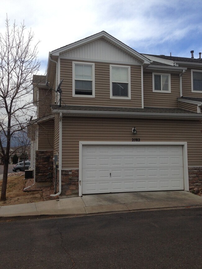 Foto del edificio - Gorgeous Pulte Townhome in Spring Creek