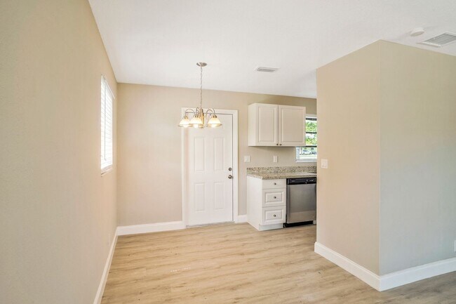 Foto del edificio - 3 br, 1 bath House - 700 W 36 St