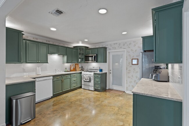 Building Photo - 364 Okaloosa Ave