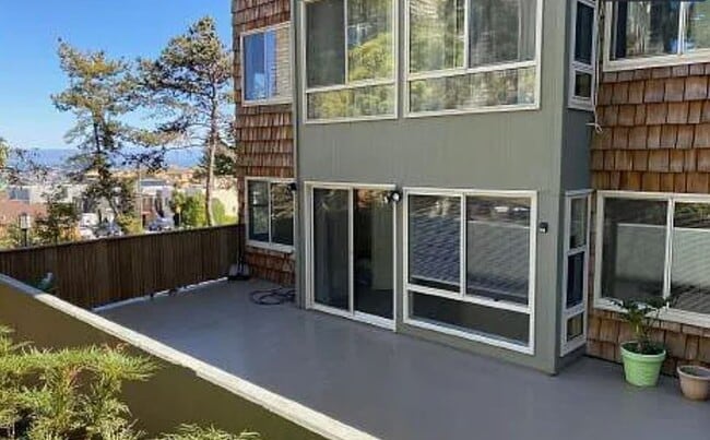 Building Photo - 940 Duncan St