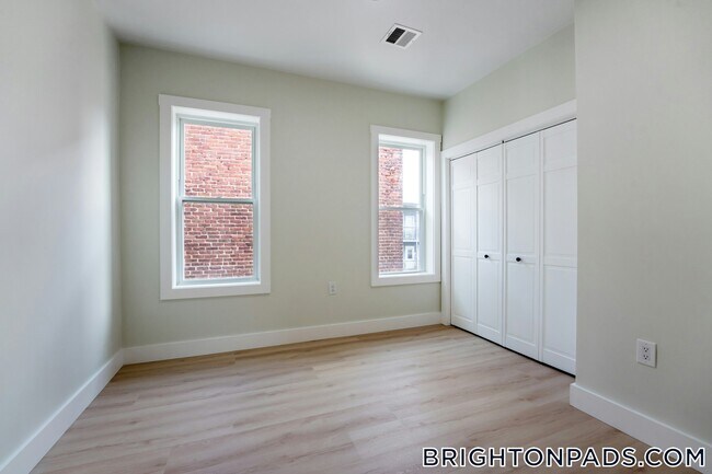 Building Photo - 47 Brackett St
