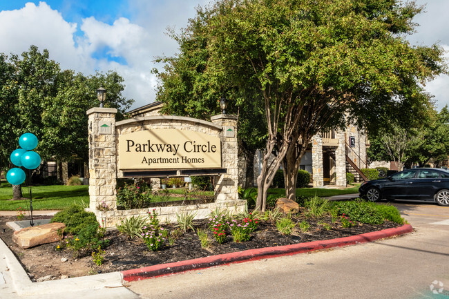 Letrero en la entrada - Parkway Circle Apartments