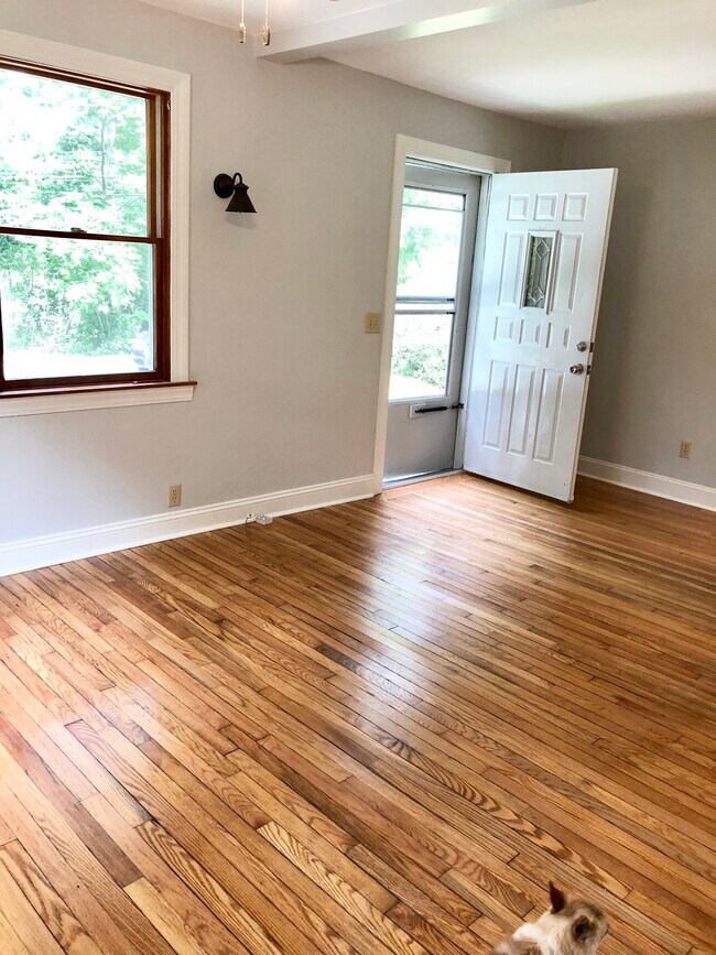 Livingroom - 220 Concord Rd