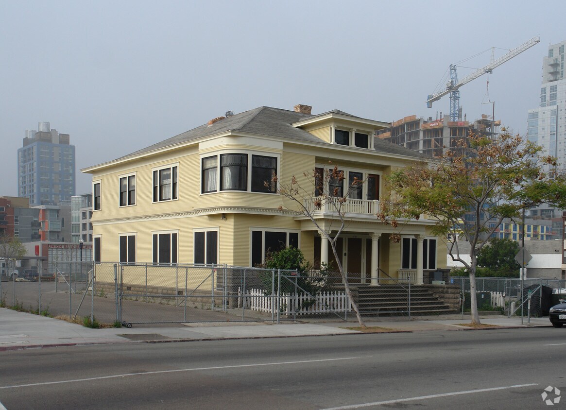 Primary Photo - 1131-1135 G St