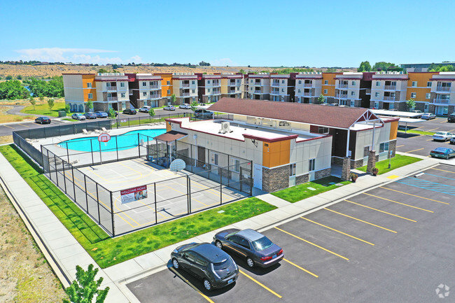 The Brelsford Vineyards Apartments - Baskedball Court Aerial View - The Brelsford Vineyards