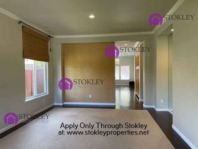 Building Photo - 208 Stetson Dr