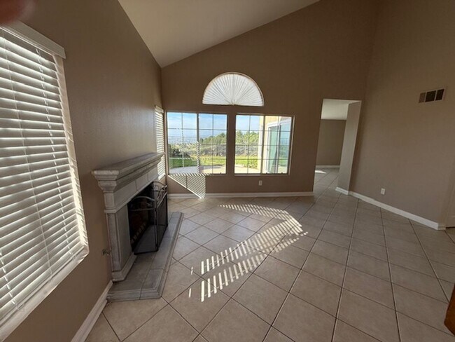 Foto del edificio - Spectacular view home in Anaheim Hills