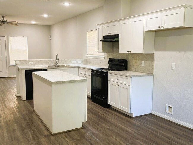 Building Photo - 8153 Homewood Ln