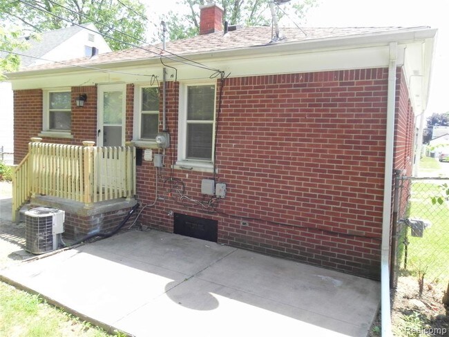 Building Photo - 8131 Theisen St