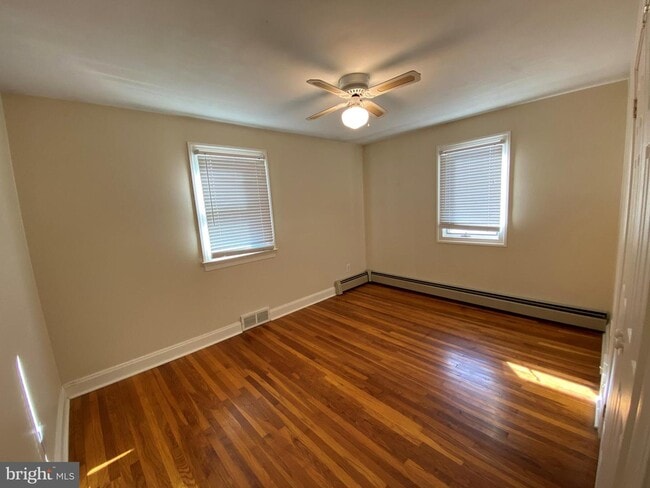 Building Photo - 528 Kenview Ave
