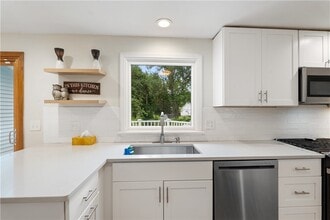 Building Photo - 20 Paddington Dr