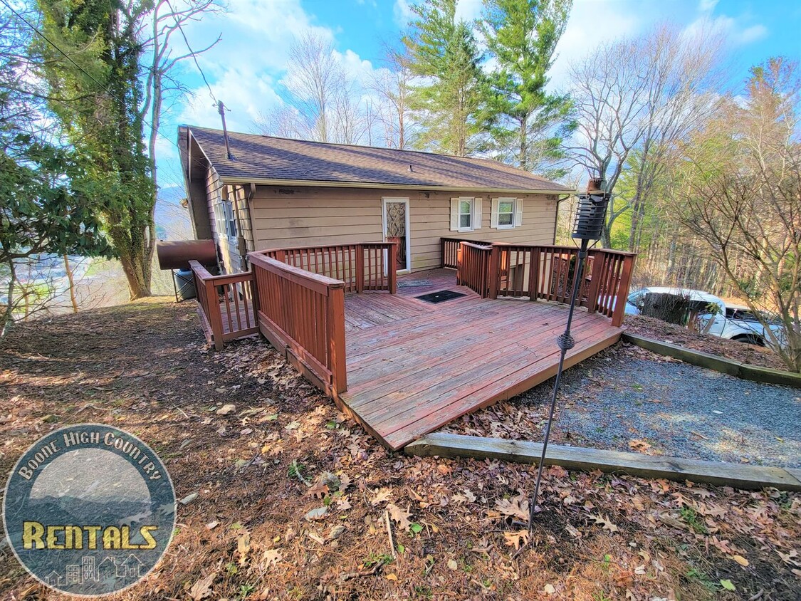 Primary Photo - Spacious Home Overlooking Downtown Banner Elk