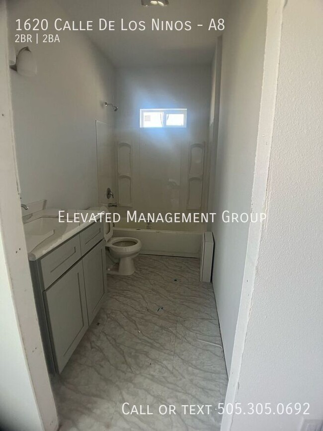 Building Photo - 1620 Calle de los Ninos Ave