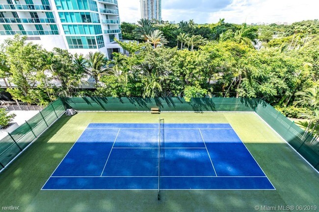 Building Photo - 2 br, 0.5 bath  - 2025 Brickell Ave Apt 806B
