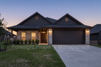 Building Photo - 2816 Orchid Dr