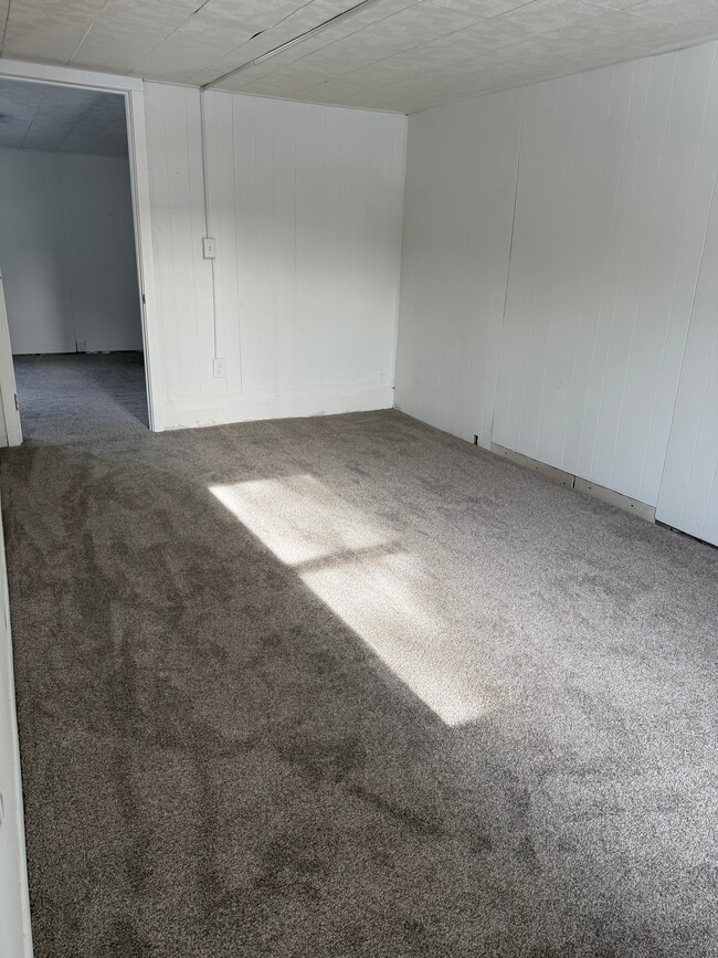 Building Photo - 157 S Laurel St