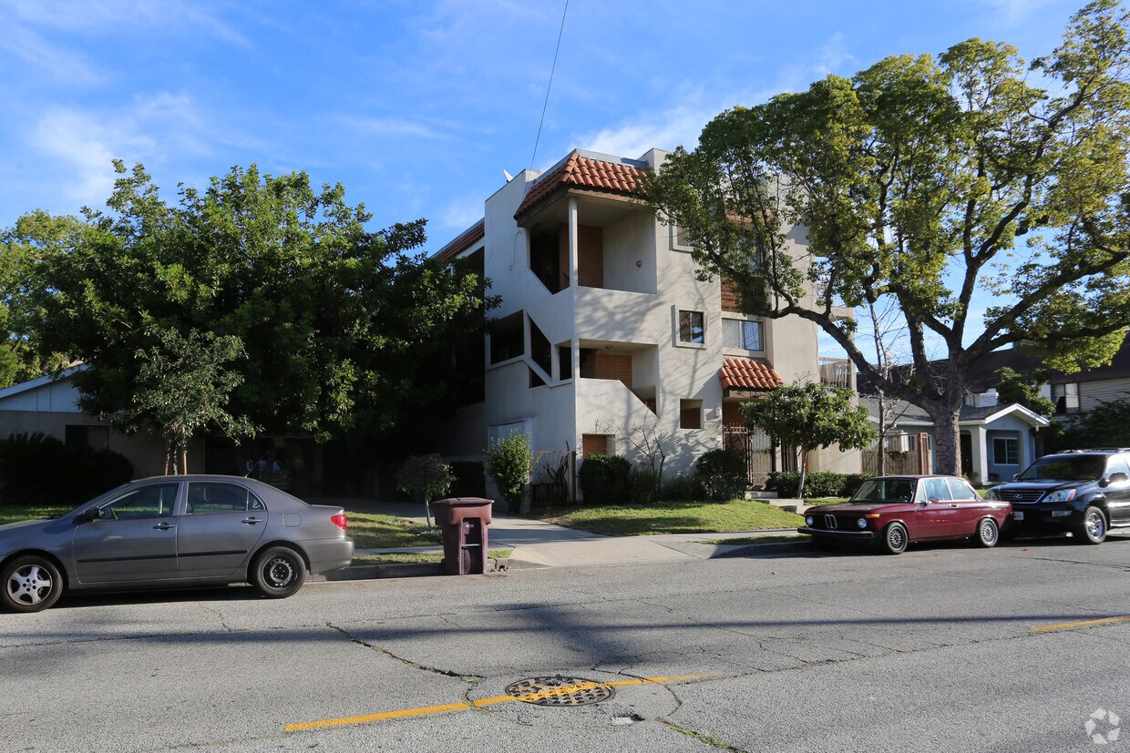 Building Photo - 633 E Lomita Ave