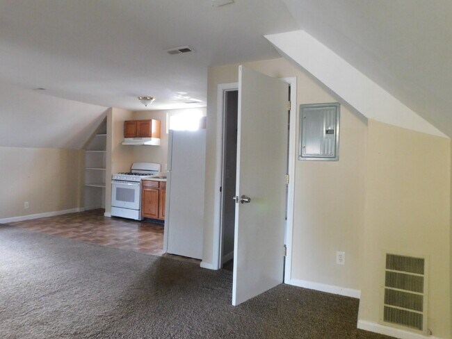 Foto del edificio - Private Entry Upper Unit Duplex