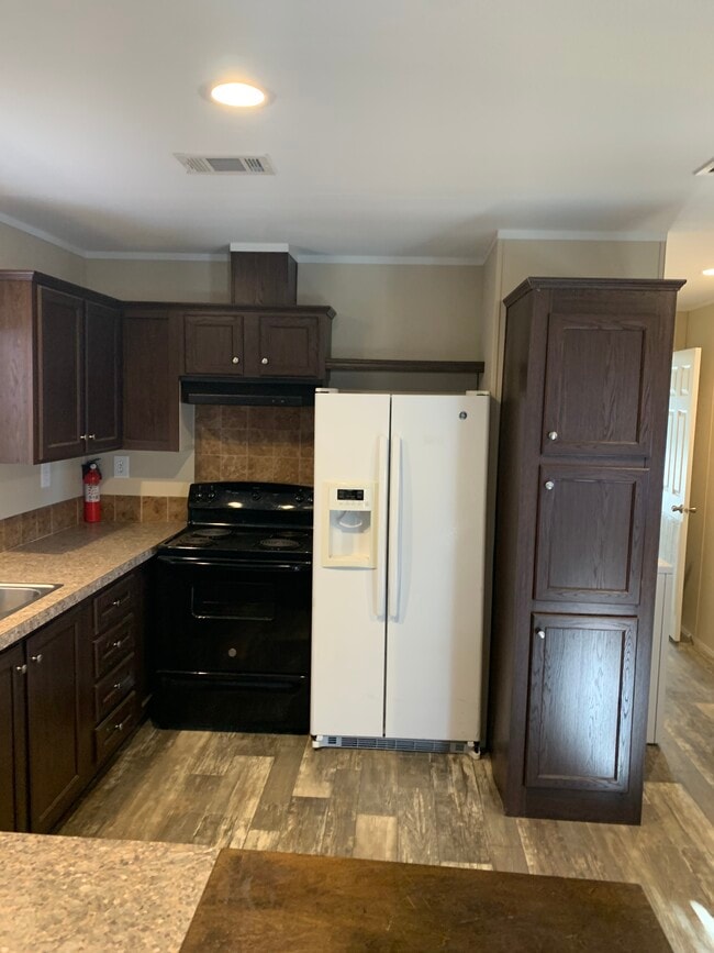 Building Photo - Early Bird Estates Unit #8