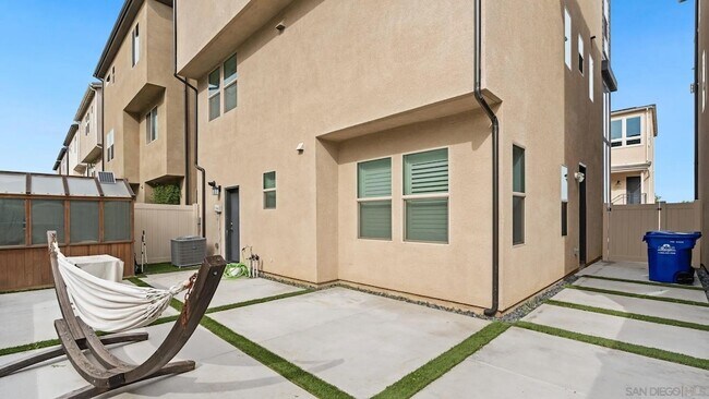 Foto del edificio - 15681 Rennyson Way