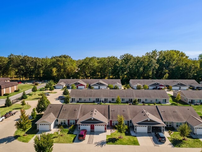 Building Photo - Redwood Brownstown West Road South