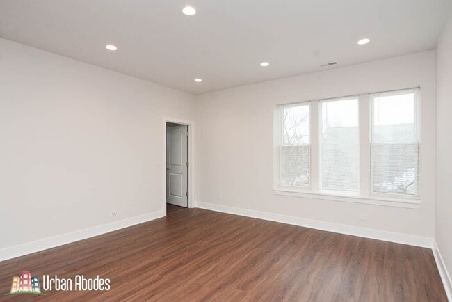 Foto del edificio - 4352 N Troy St