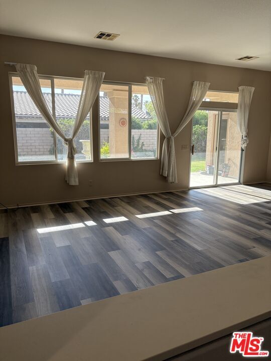 Foto del edificio - 40808 Eastwood Ln