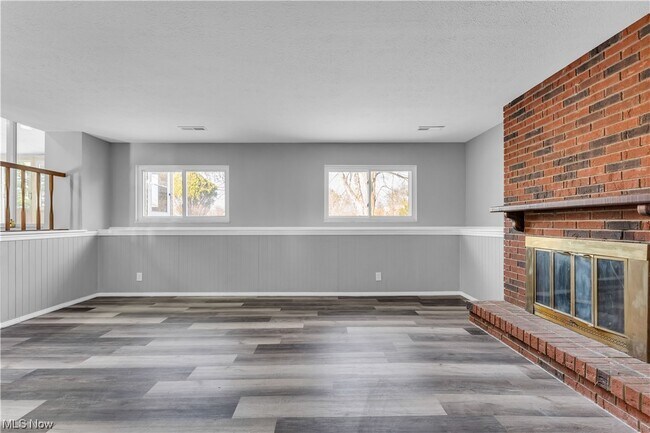Building Photo - 8000 Newcomb Dr