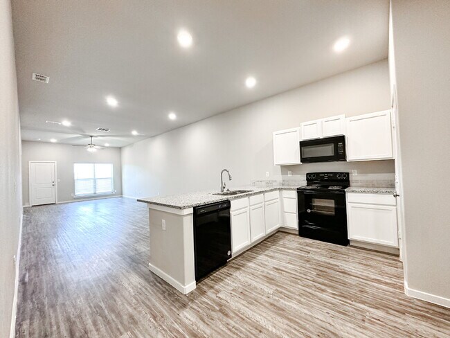 Foto del edificio - 3-Bedroom Duplex in Frenship ISD!