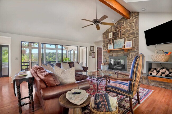 Foto del edificio - 13014 Schoolhouse Dr