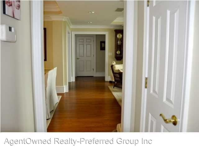 Building Photo - 4005 Old Bridgeview Ln