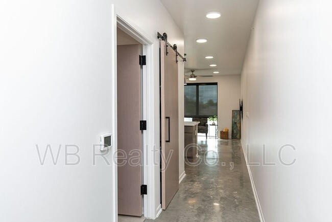 Building Photo - 315 5th St