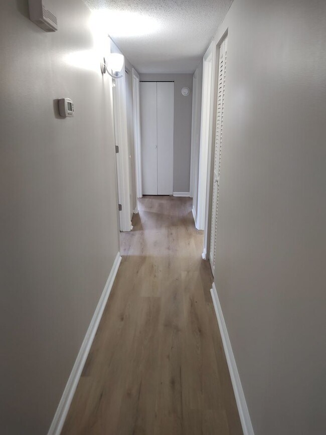 Building Photo - NEWLY RENOVATED 3 Bed/1.5 Bath close to CC...