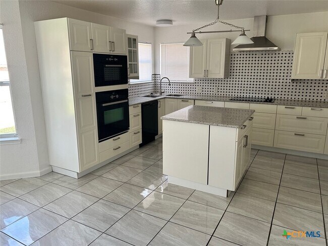 Foto del edificio - 4501 Alleeta Dr