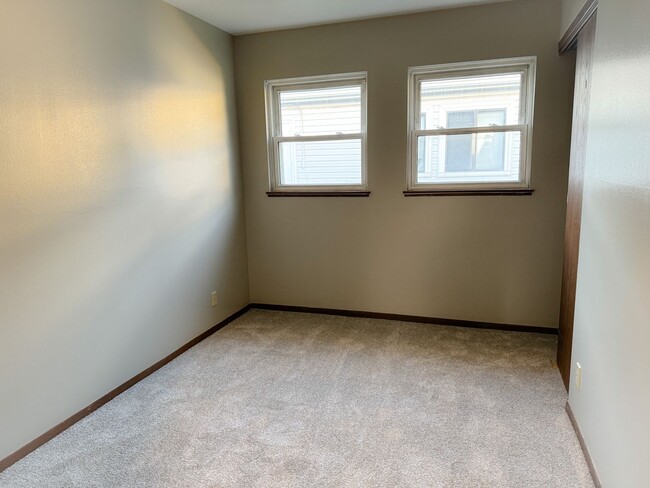 Building Photo - Nice 3 bedroom, 1 bathroom Condo