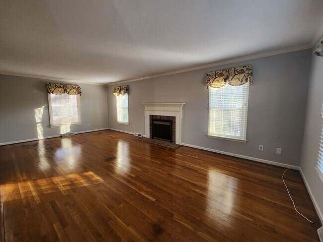 Foto del edificio - 4-Bedroom Home in Boonsboro Area - Lynchburg, VA