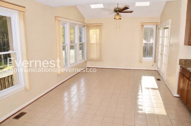 Photo - 4 Bed/3 Bath Townhome with Fenced Yard / Pet-Friendly / Available Soon!